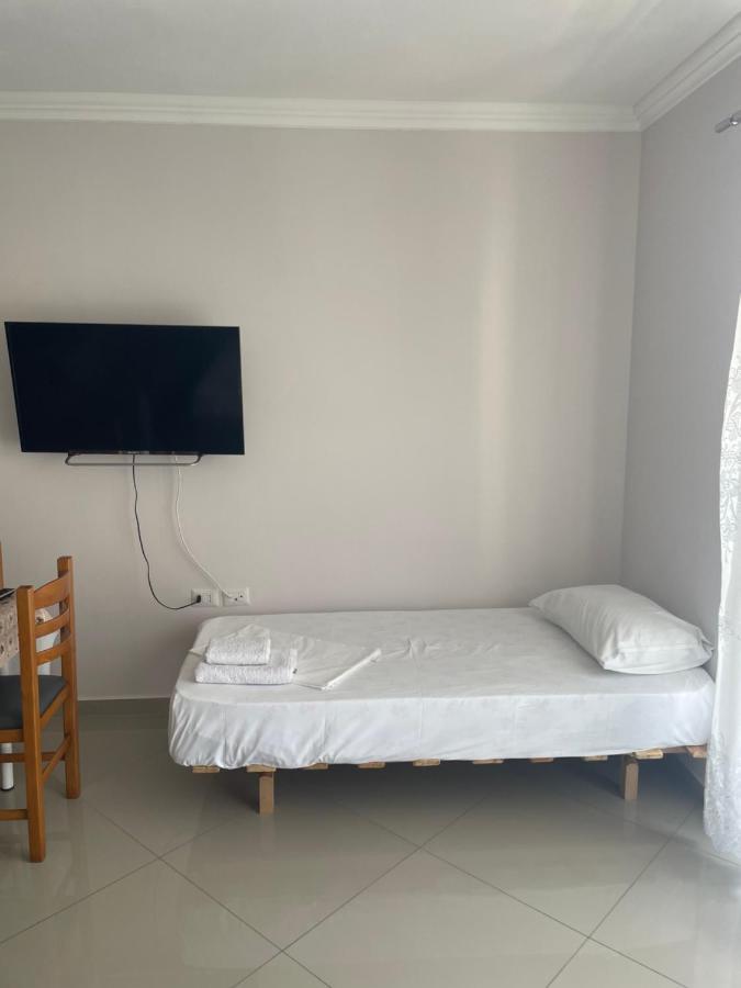 Xhulio Apartments Sarande Exterior photo