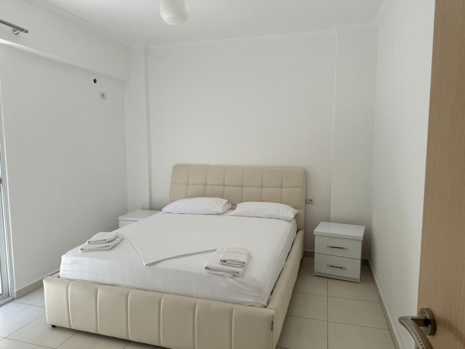 Xhulio Apartments Sarande Exterior photo