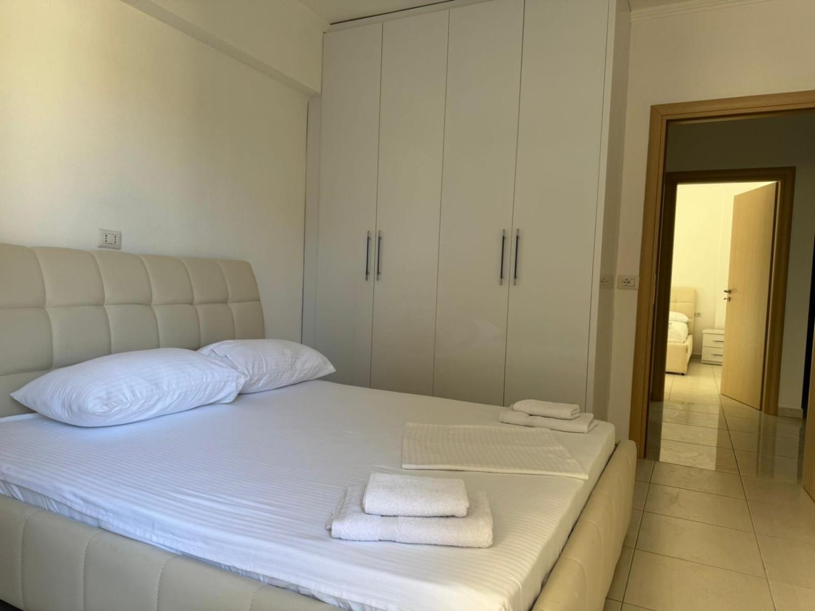 Xhulio Apartments Sarande Exterior photo