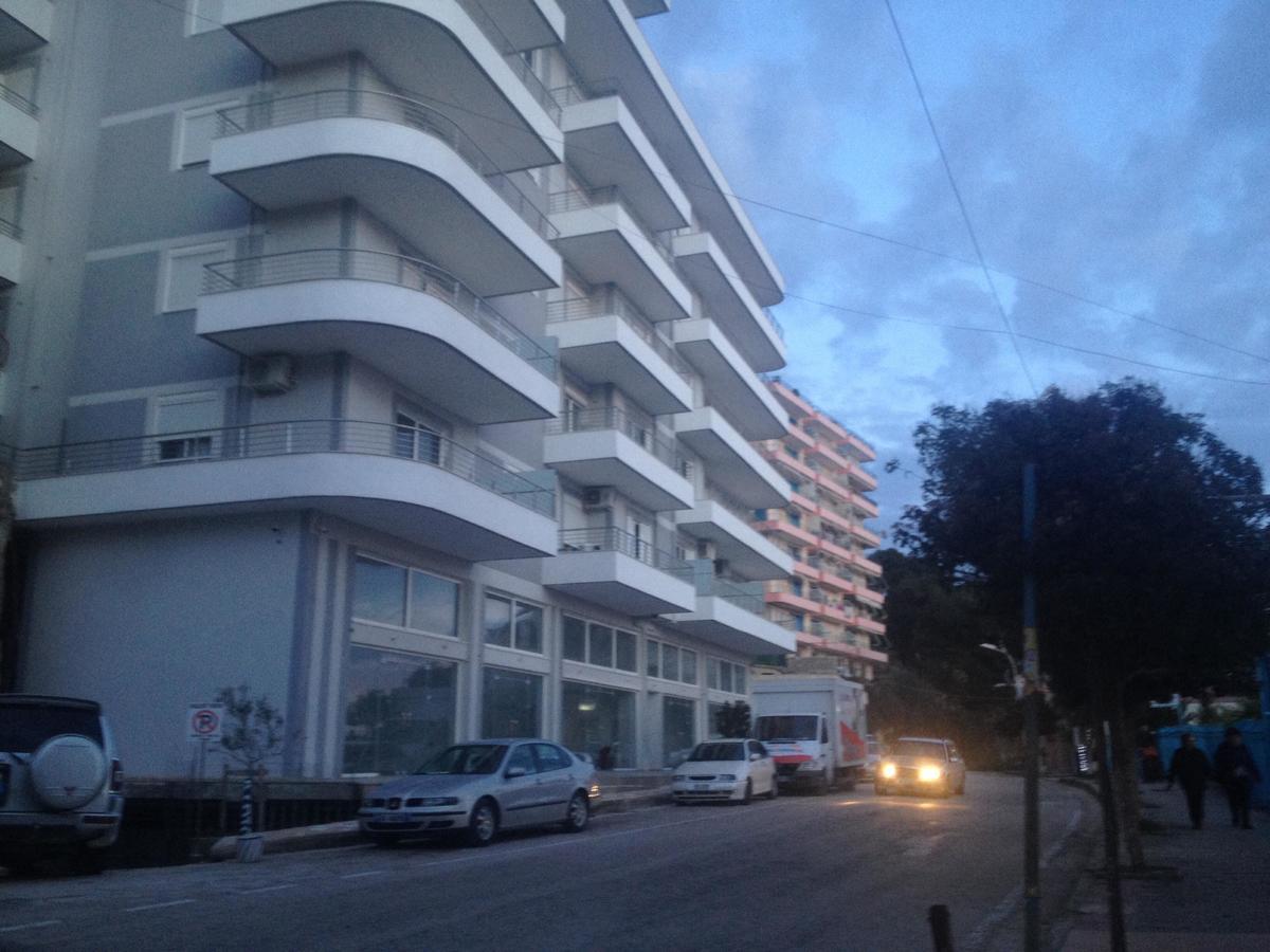 Xhulio Apartments Sarande Exterior photo